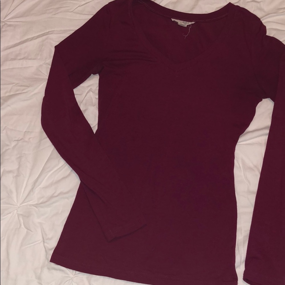 Red/Maroon women’s long sleeve fitted v neck